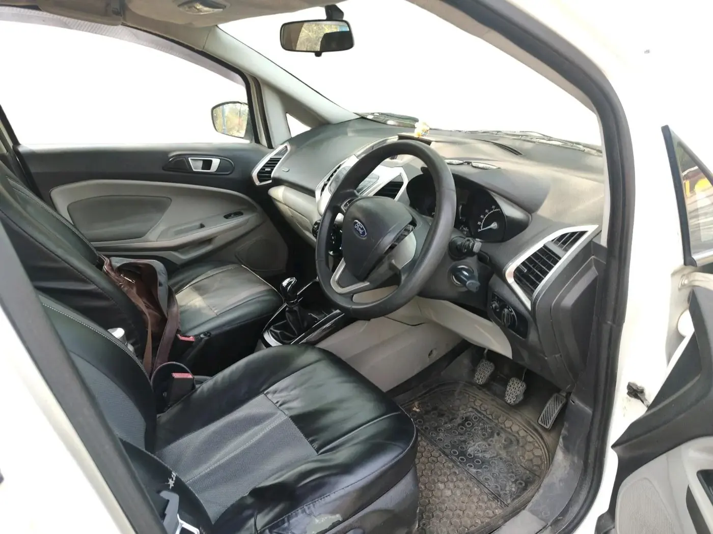 2014 Ford Ecosport TREND 1.5L DIESEL, Diesel, Manual, 1,72,698 km, interior