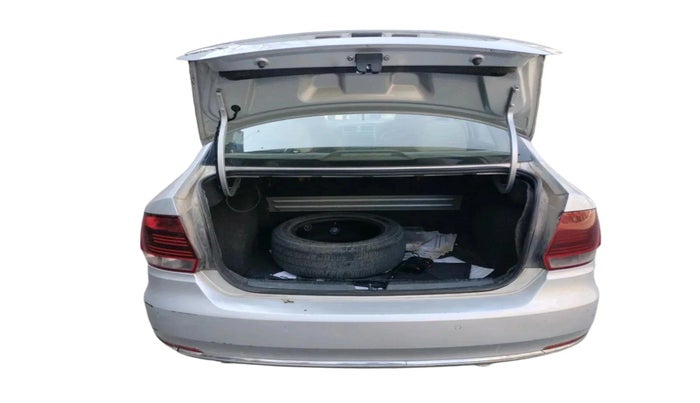 2016 Volkswagen Vento HIGHLINE 1.6 MPI, Petrol, Manual, 55,512 km, exterior