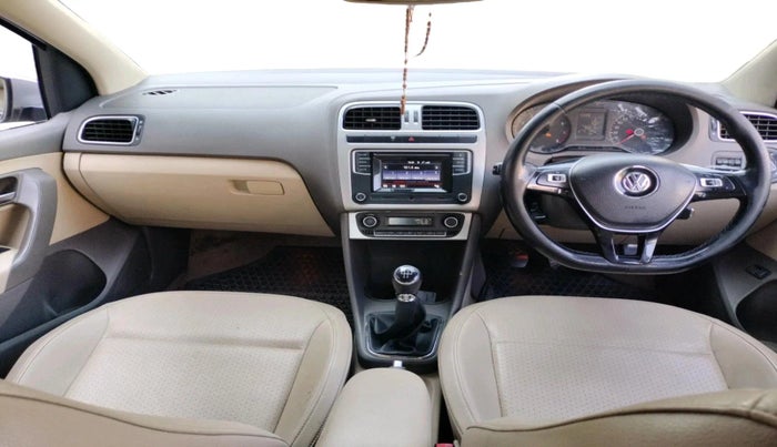 2016 Volkswagen Vento HIGHLINE 1.6 MPI, Petrol, Manual, 55,512 km, interior