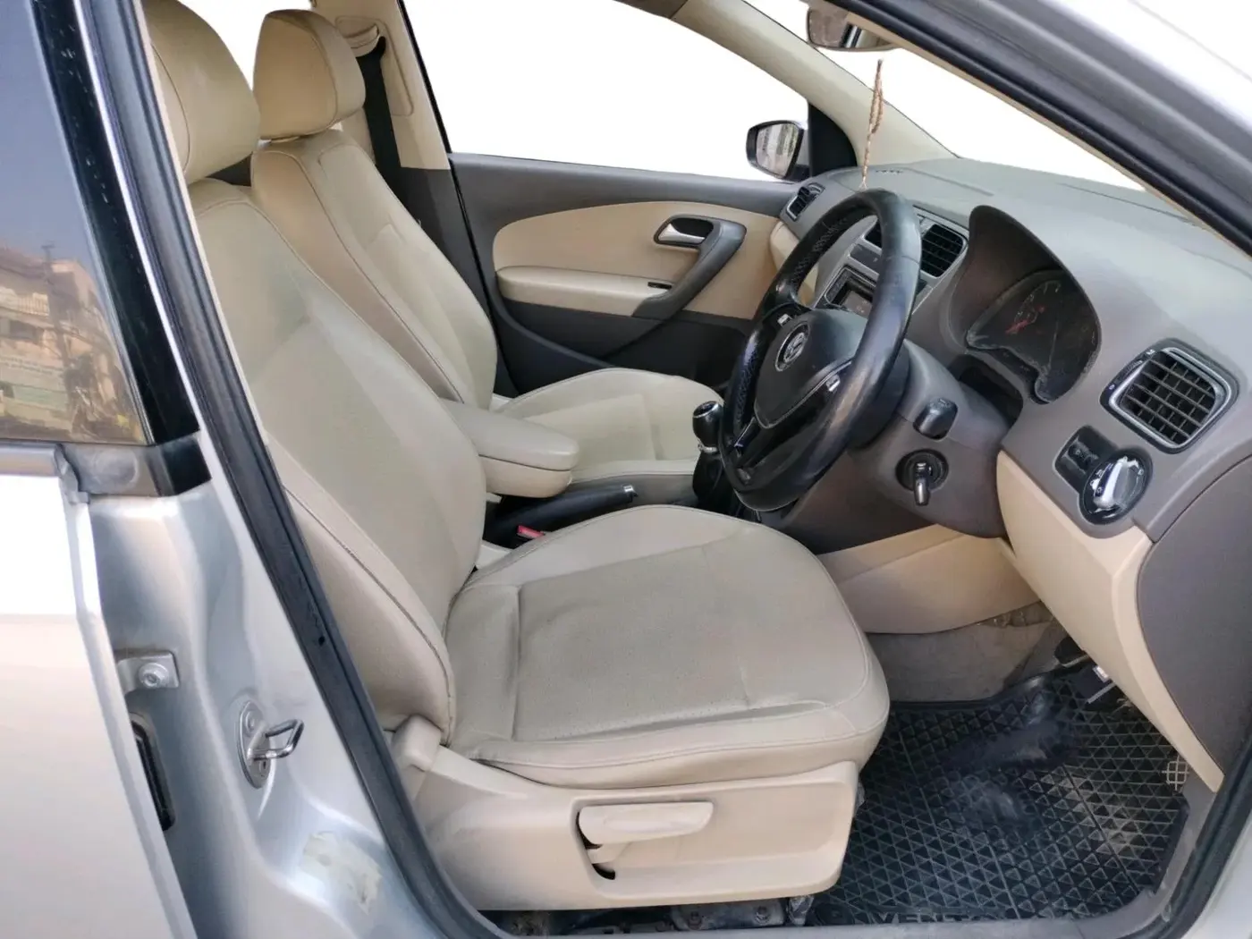 2016 Volkswagen Vento HIGHLINE 1.6 MPI, Petrol, Manual, 55,512 km, interior