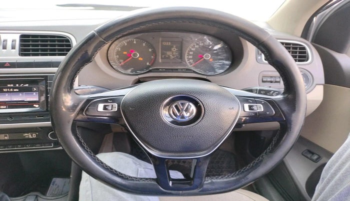 2016 Volkswagen Vento HIGHLINE 1.6 MPI, Petrol, Manual, 55,512 km, interior