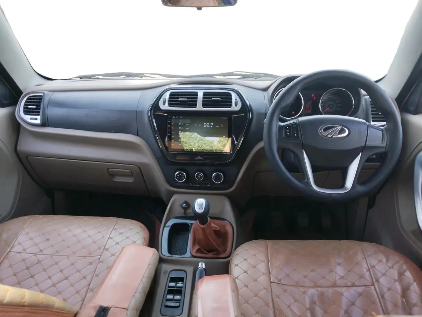 2015 Mahindra TUV300 T8, Diesel, Manual, 83,296 km, interior