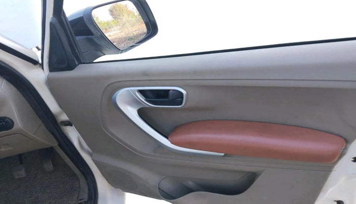 2015 Mahindra TUV300 T8, Diesel, Manual, 83,296 km, interior