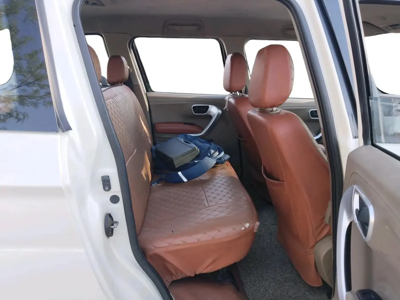 2015 Mahindra TUV300 T8, Diesel, Manual, 83,296 km, interior