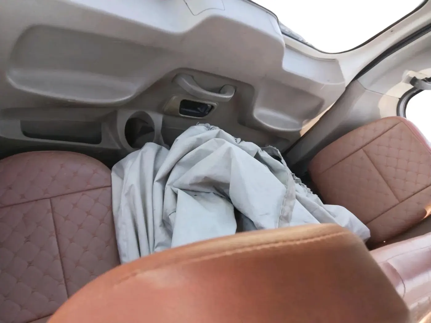 2015 Mahindra TUV300 T8, Diesel, Manual, 83,296 km, interior