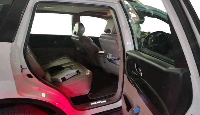 2015 Mahindra XUV500 W10, Diesel, Manual, 1,50,733 km, interior