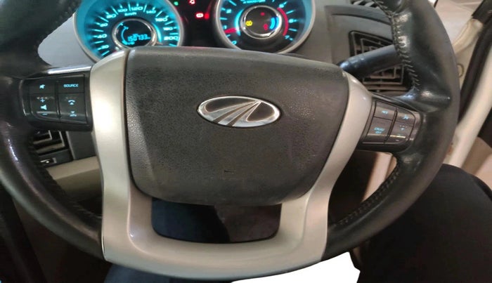 2015 Mahindra XUV500 W10, Diesel, Manual, 1,50,733 km, interior