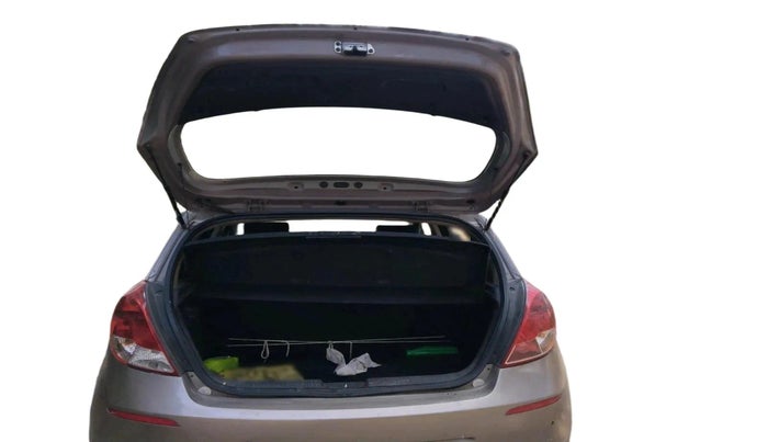 2012 Hyundai i20 MAGNA 1.2, Petrol, Manual, 93,949 km, exterior