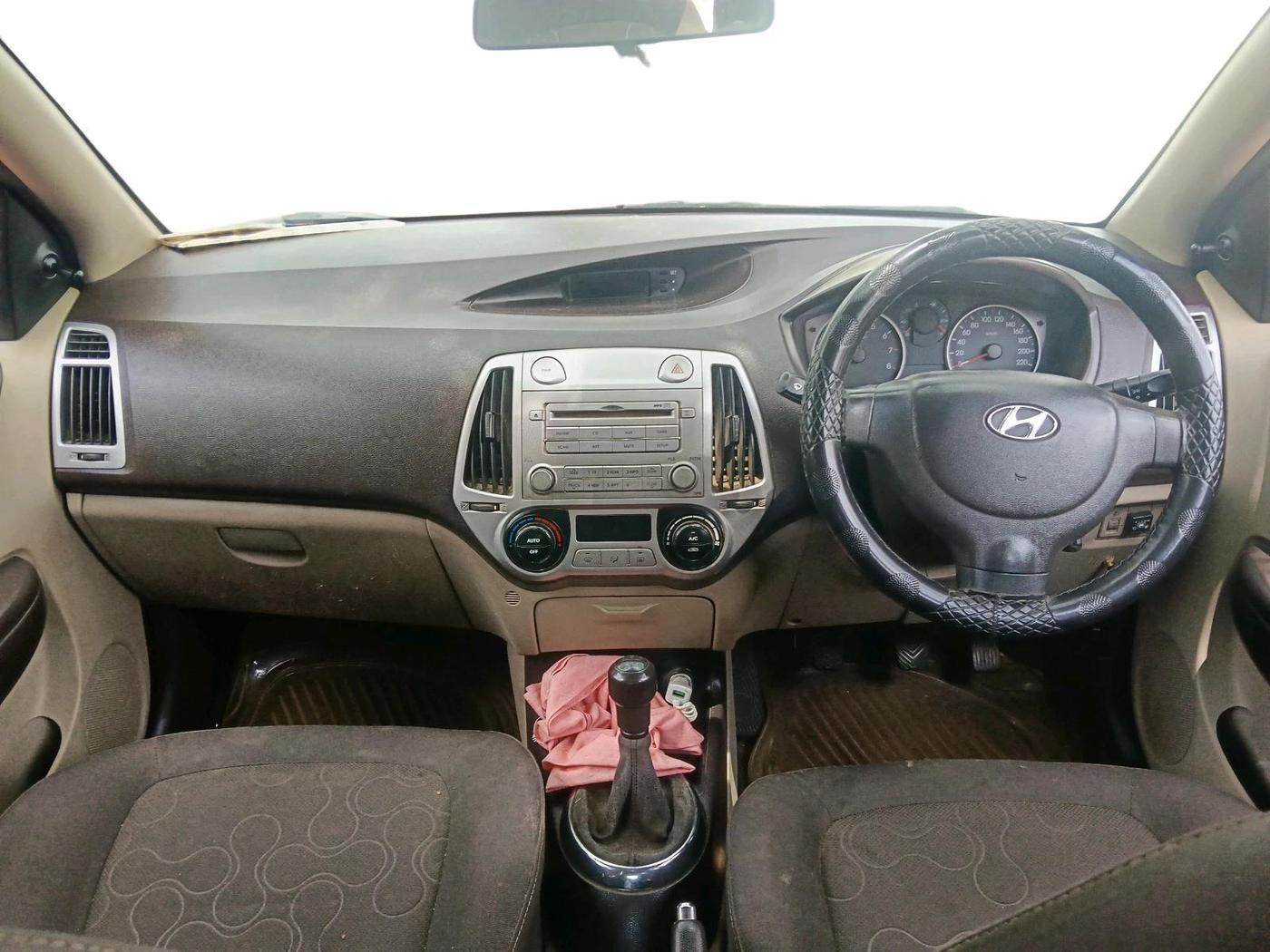 2012 Hyundai i20 MAGNA 1.2, Petrol, Manual, 1,44,360 km, interior