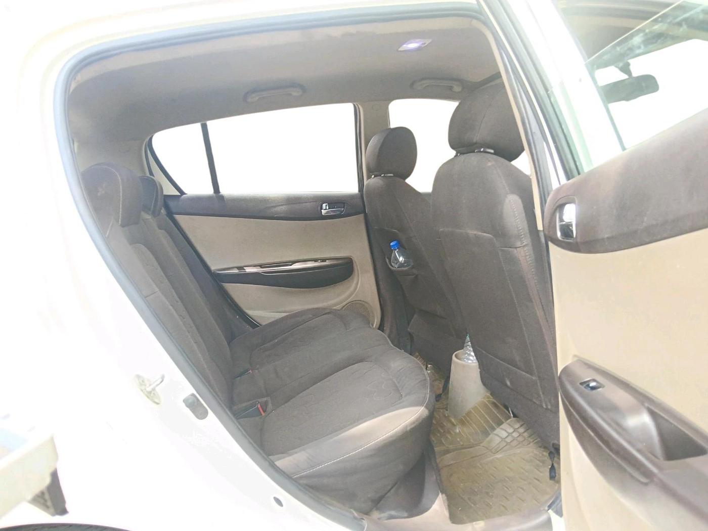 2012 Hyundai i20 MAGNA 1.2, Petrol, Manual, 1,44,360 km, interior