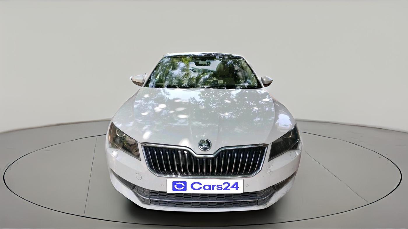 2016 Skoda Superb ELEGANCE 1.8 TSI AT, Petrol, Automatic, 1,25,898 km, exterior