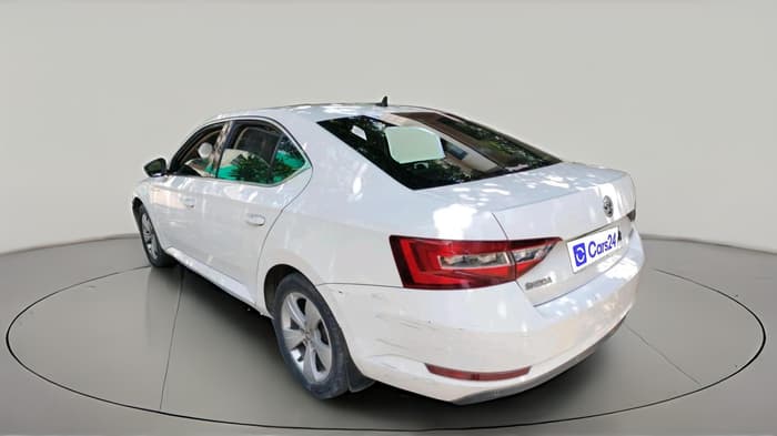 2016 Skoda Superb ELEGANCE 1.8 TSI AT, Petrol, Automatic, 1,25,898 km, exterior