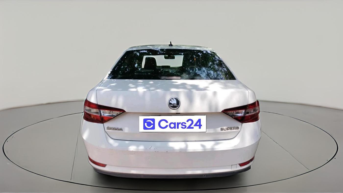 2016 Skoda Superb ELEGANCE 1.8 TSI AT, Petrol, Automatic, 1,25,898 km, exterior