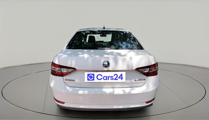 2016 Skoda Superb ELEGANCE 1.8 TSI AT, Petrol, Automatic, 1,25,898 km, exterior