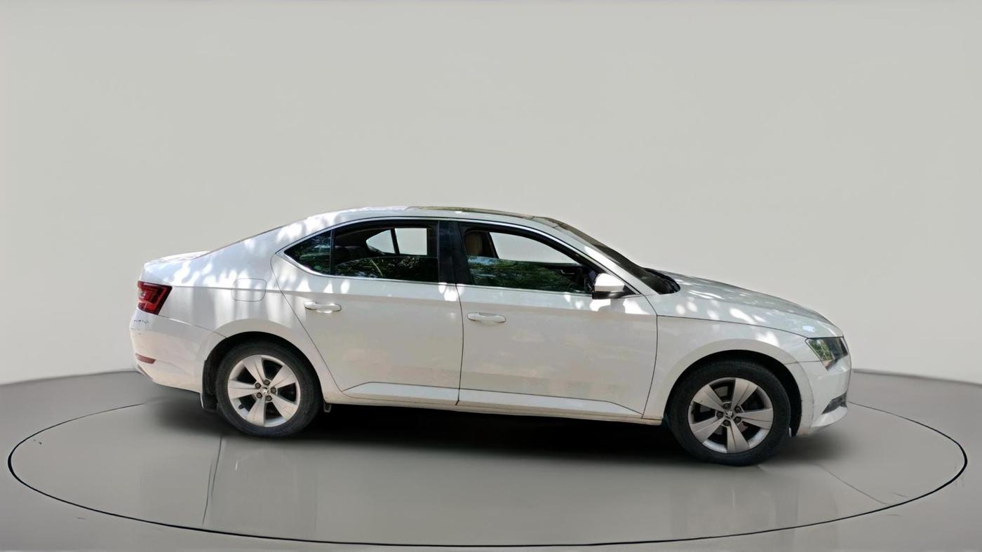 2016 Skoda Superb ELEGANCE 1.8 TSI AT, Petrol, Automatic, 1,25,898 km, exterior