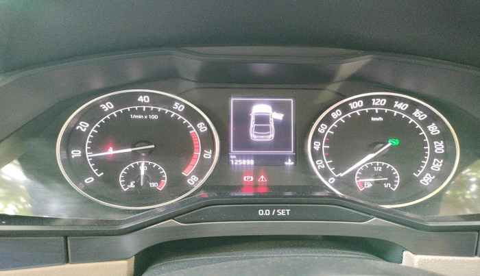 2016 Skoda Superb ELEGANCE 1.8 TSI AT, Petrol, Automatic, 1,25,898 km, interior