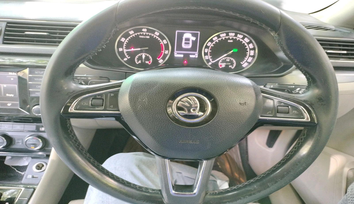 2016 Skoda Superb ELEGANCE 1.8 TSI AT, Petrol, Automatic, 1,25,898 km, interior