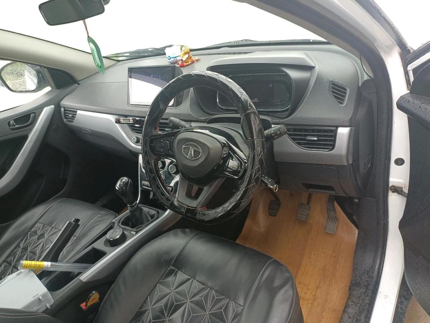 2022 Tata NEXON XM SUNROOF PETROL, Petrol, Manual, 62,033 km, interior