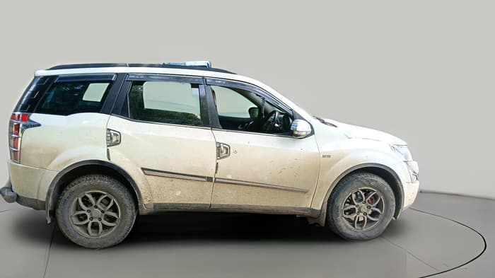 2017 Mahindra XUV500 W6, Diesel, Manual, 67,981 km, exterior