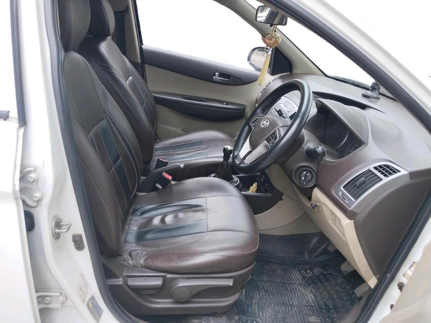 2011 Hyundai i20 ASTA 1.2, Petrol, Manual, 1,28,716 km, interior
