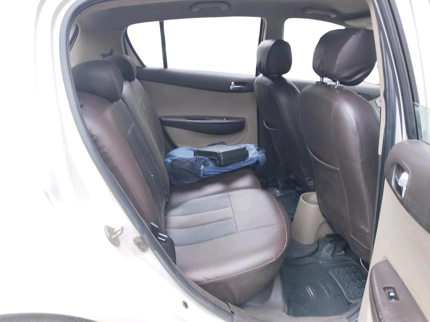 2011 Hyundai i20 ASTA 1.2, Petrol, Manual, 1,28,716 km, interior