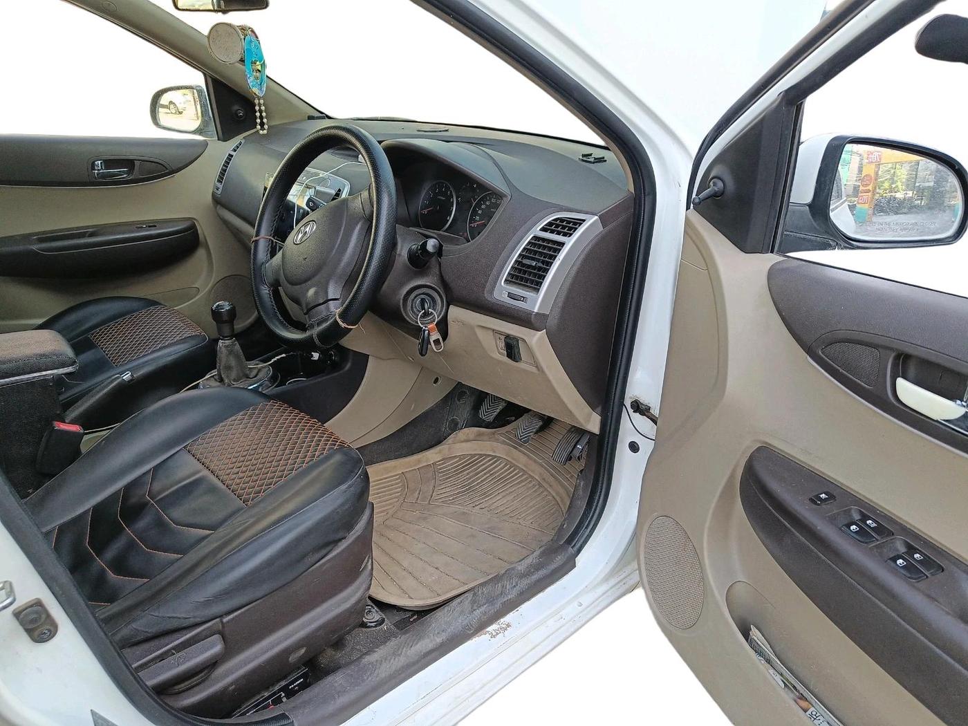 2011 Hyundai i20 MAGNA (O) 1.2, Petrol, Manual, 49,491 km, interior