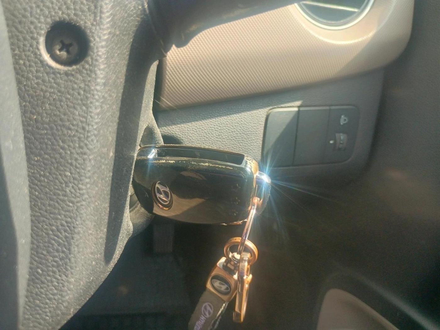 2015 Hyundai Xcent S 1.2, Petrol, Manual, 41,980 km, interior