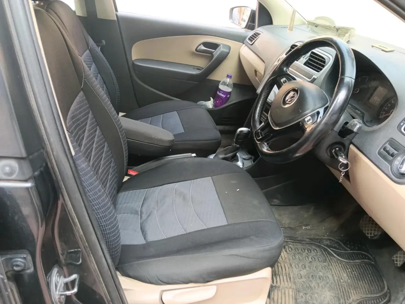 2016 Volkswagen Ameo HIGHLINE PLUS 1.5L AT 16 ALLOY, Diesel, Automatic, 60,364 km, interior