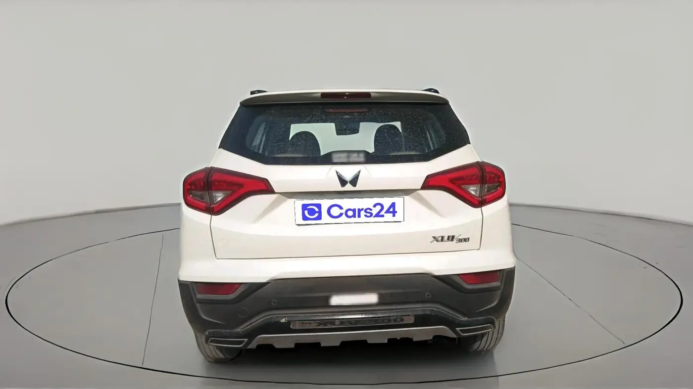 2022 Mahindra XUV300 W6 1.2 PETROL, Petrol, Manual, 58,641 km, exterior