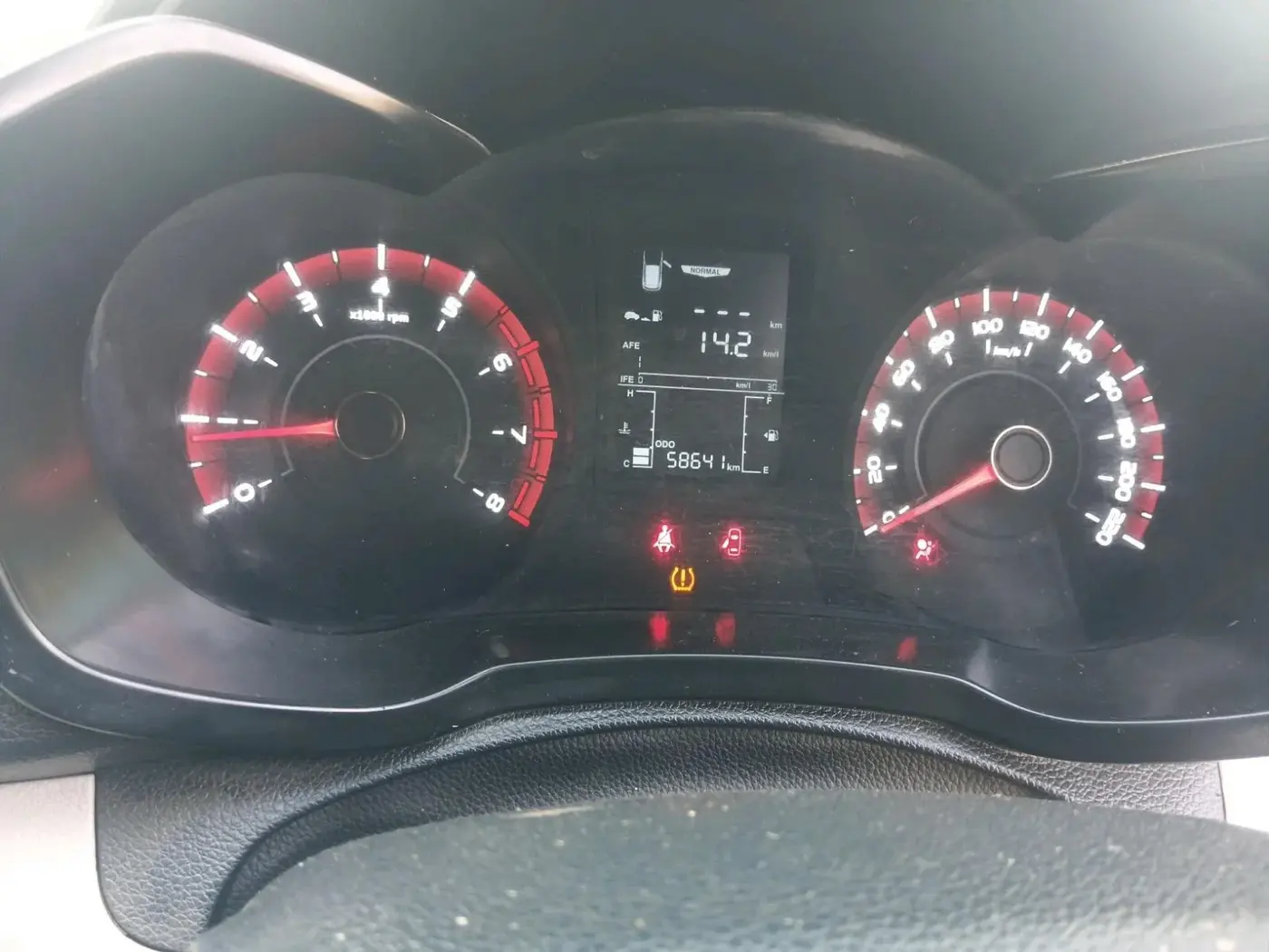 2022 Mahindra XUV300 W6 1.2 PETROL, Petrol, Manual, 58,641 km, interior