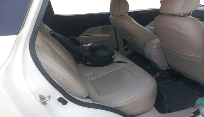 2022 Mahindra XUV300 W6 1.2 PETROL, Petrol, Manual, 58,641 km, interior