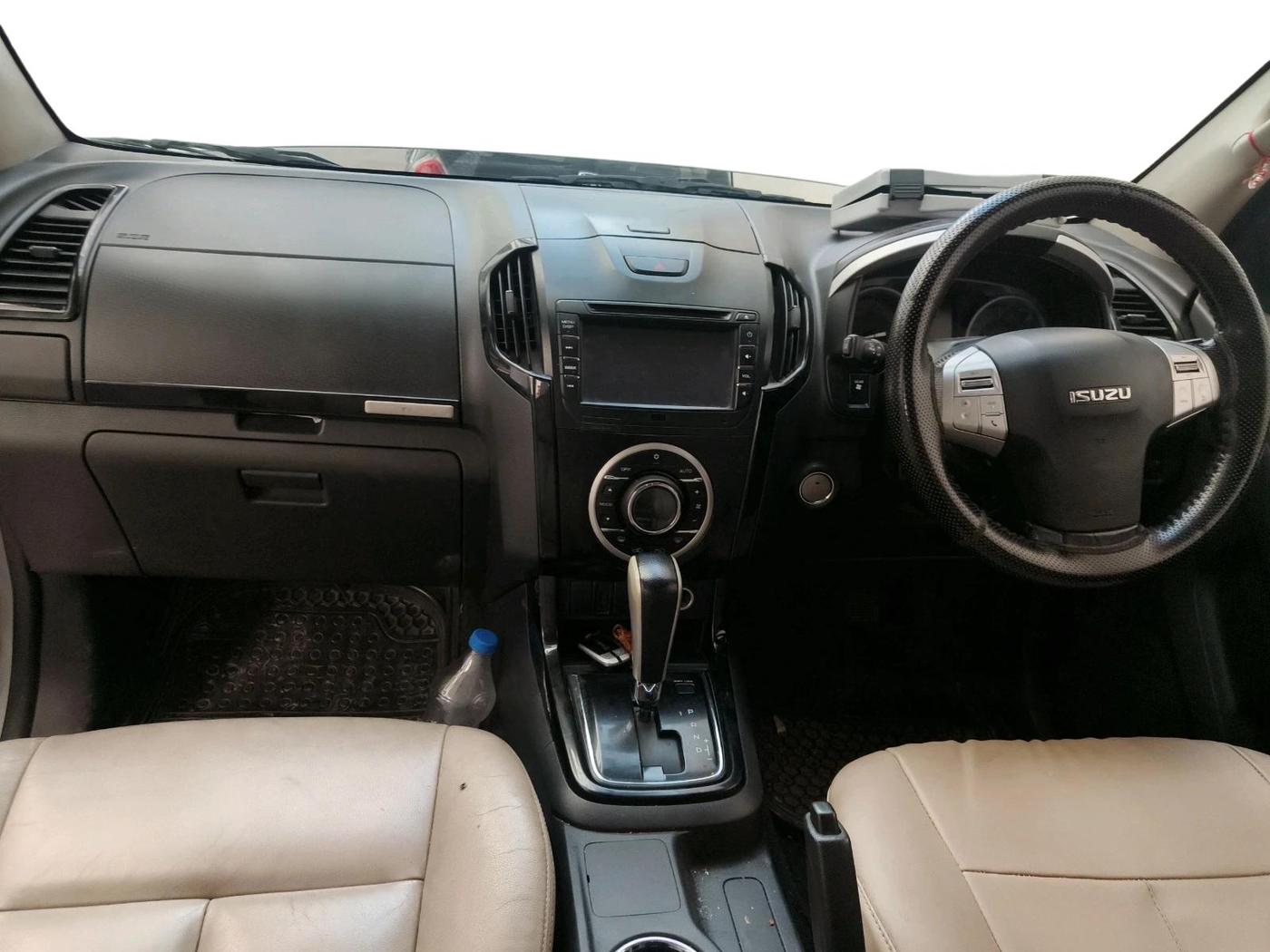 2017 ISUZU MU-X 4x2 AT, Diesel, Automatic, 1,45,516 km, interior