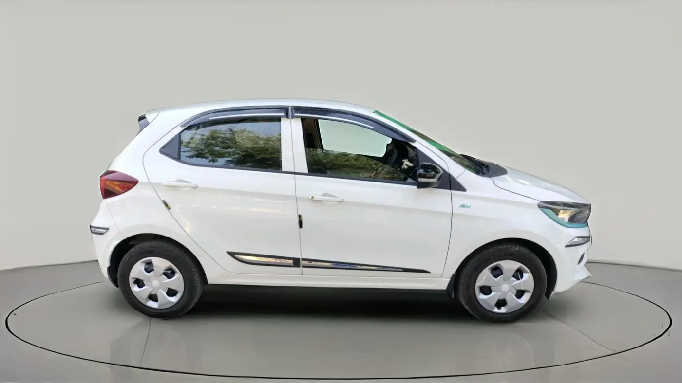 2024 Tata TIAGO EV XT LONG RANGE, Electric, Automatic, 4,679 km, exterior