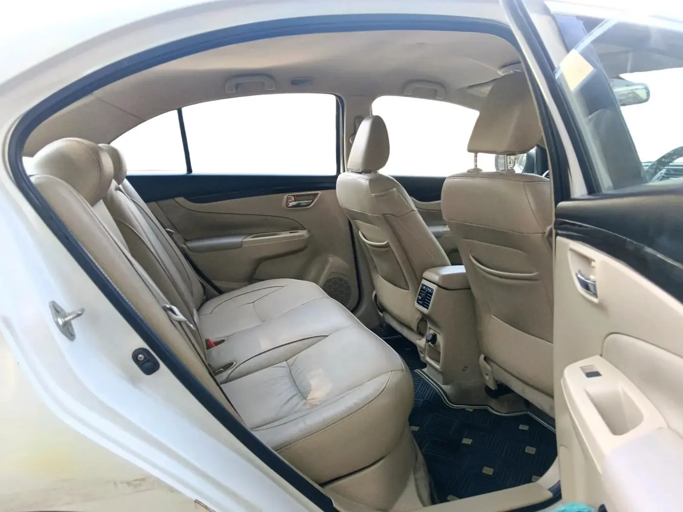 2015 Maruti Ciaz ZDI+, Diesel, Manual, 99,614 km, interior