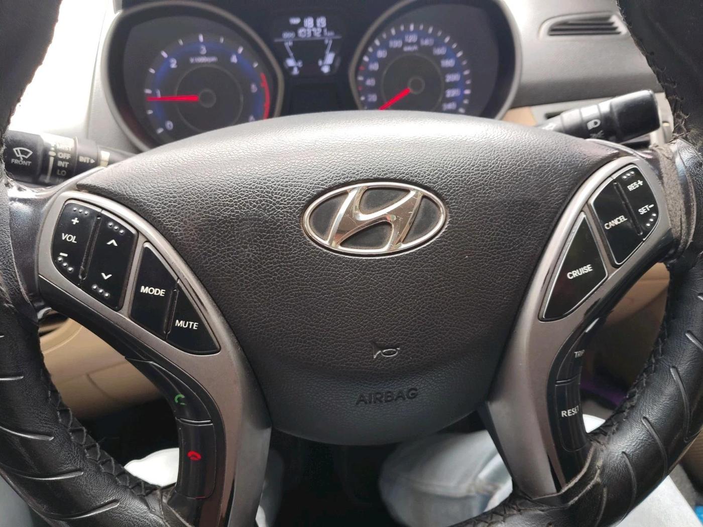 2014 Hyundai New Elantra 1.6 SX (O) MT CRDI, Diesel, Manual, 1,03,721 km, interior