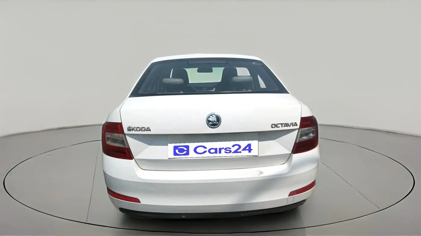 2015 Skoda Octavia ELEGANCE 2.0 TDI AT, Diesel, Automatic, 1,44,813 km, exterior