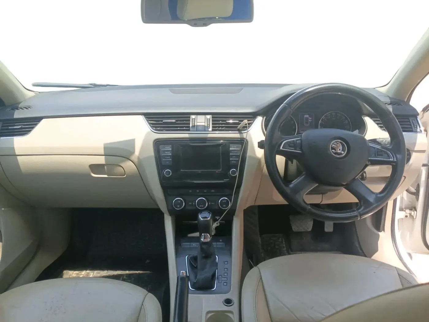 2015 Skoda Octavia ELEGANCE 2.0 TDI AT, Diesel, Automatic, 1,44,813 km, interior