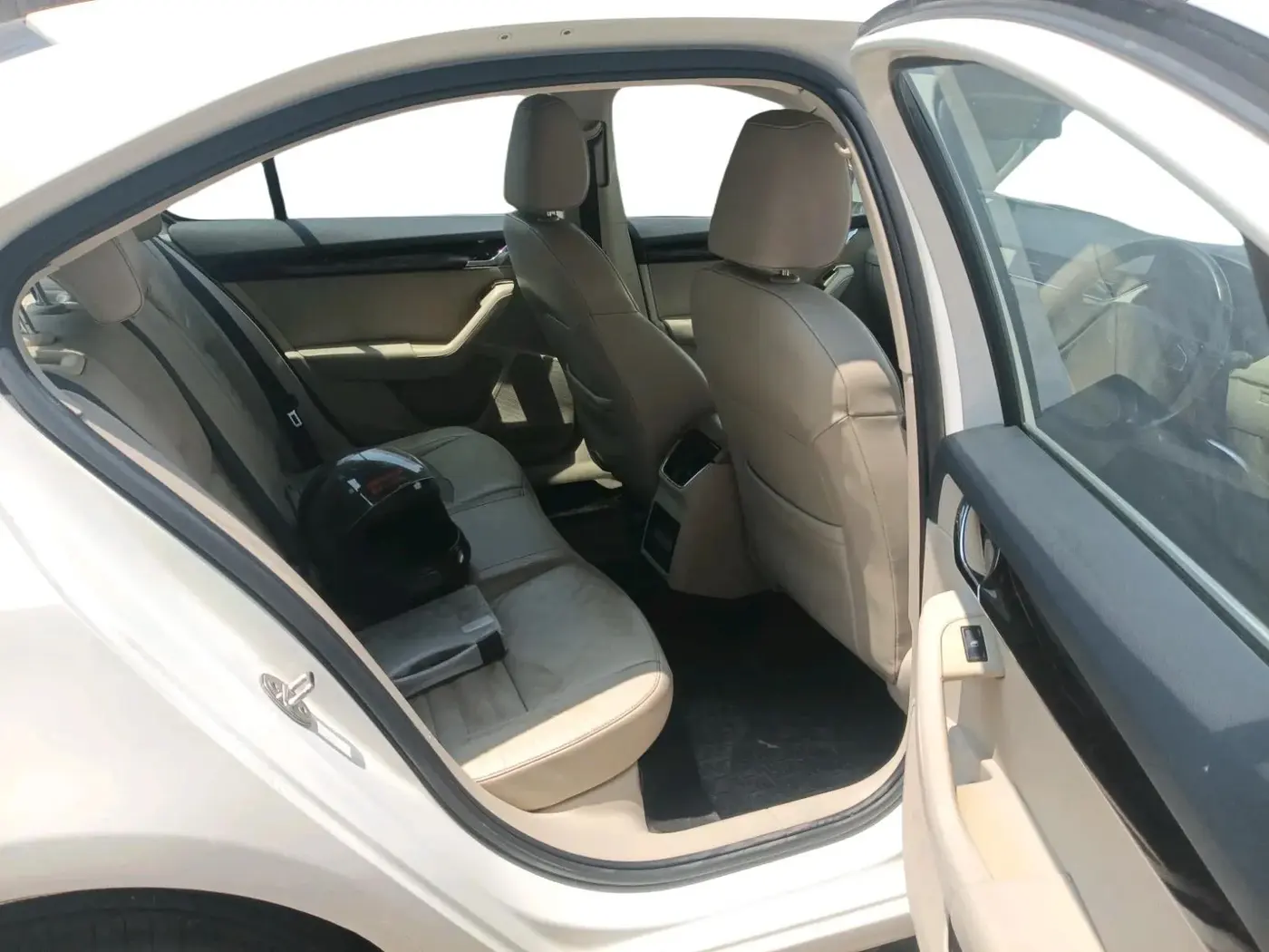 2015 Skoda Octavia ELEGANCE 2.0 TDI AT, Diesel, Automatic, 1,44,813 km, interior