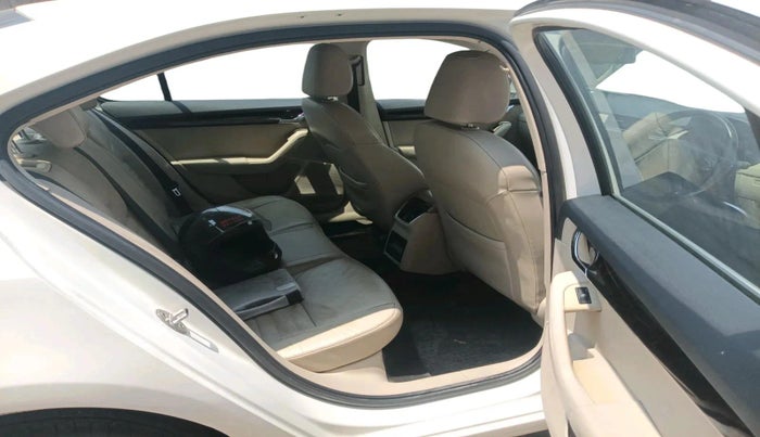 2015 Skoda Octavia ELEGANCE 2.0 TDI AT, Diesel, Automatic, 1,44,813 km, interior