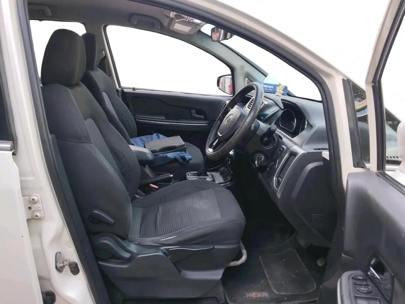 2017 Tata Hexa XMA 4X2 7 STR, Diesel, Automatic, 1,63,867 km, interior