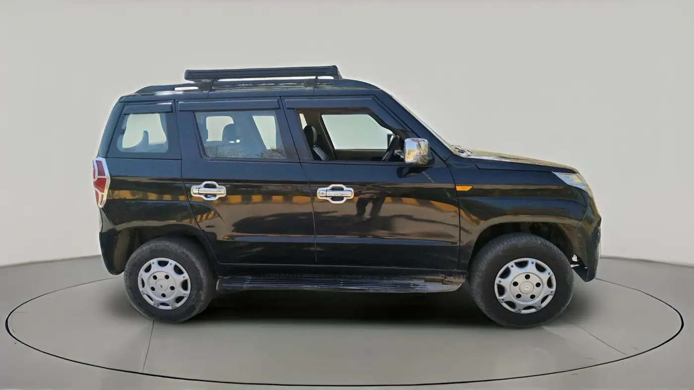 2016 Mahindra TUV300 T6 PLUS, Diesel, Manual, 1,04,402 km, exterior