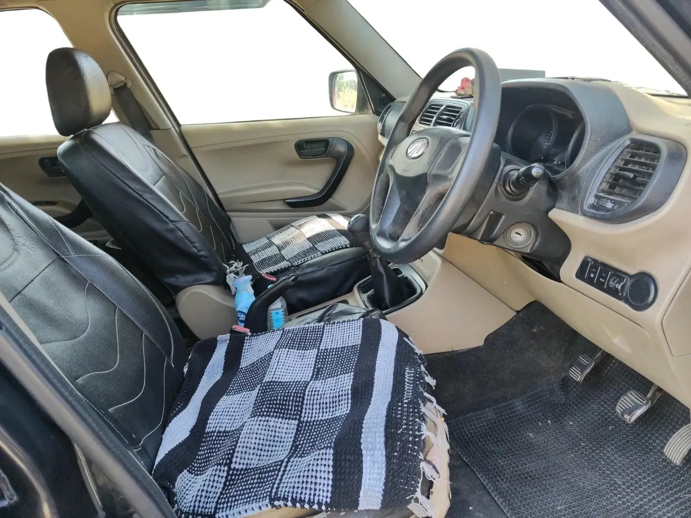 2016 Mahindra TUV300 T6 PLUS, Diesel, Manual, 1,04,402 km, interior