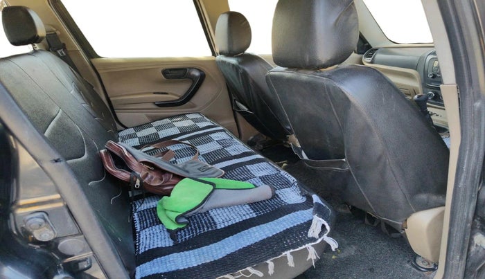 2016 Mahindra TUV300 T6 PLUS, Diesel, Manual, 1,04,402 km, interior