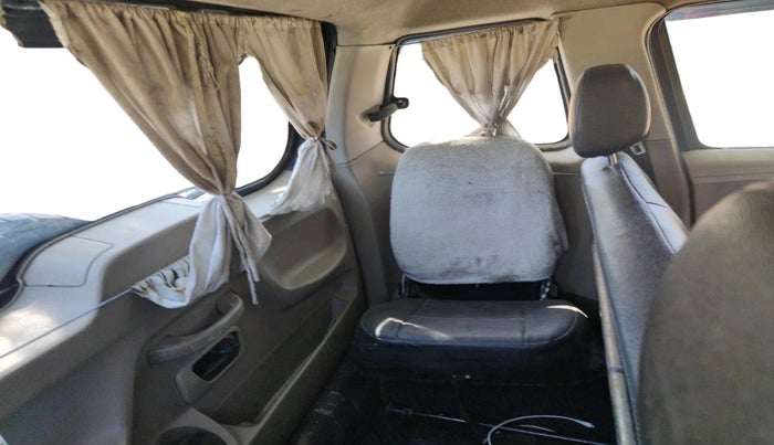 2016 Mahindra TUV300 T6 PLUS, Diesel, Manual, 1,04,402 km, interior