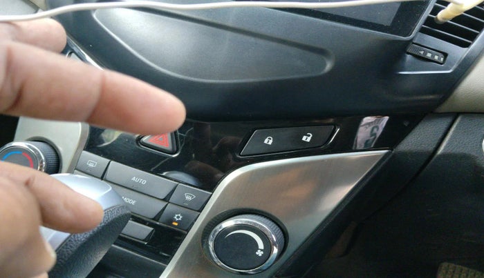2017 Chevrolet Cruze LTZ AT, Diesel, Automatic, 1,00,291 km, interior