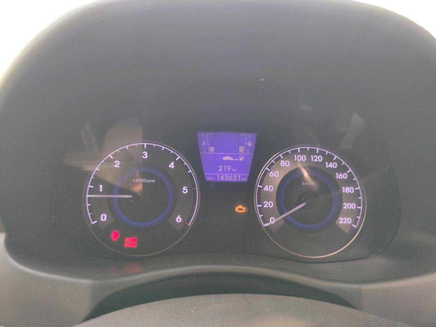 2014 Hyundai Verna FLUIDIC 1.6 CRDI SX, Diesel, Manual, 1,43,621 km, interior