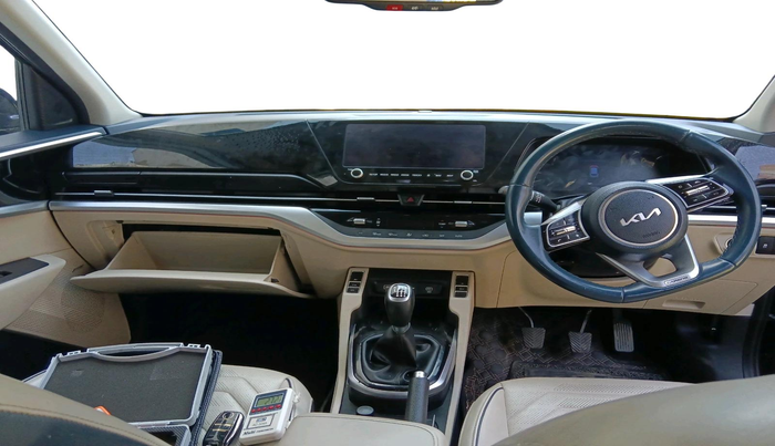 2022 KIA CARENS LUXURY PLUS 1.4 PETROL 7 STR, Petrol, Manual, 32,652 km, interior