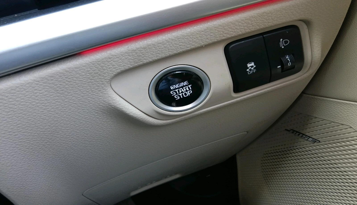 2022 KIA CARENS LUXURY PLUS 1.4 PETROL 7 STR, Petrol, Manual, 32,652 km, interior