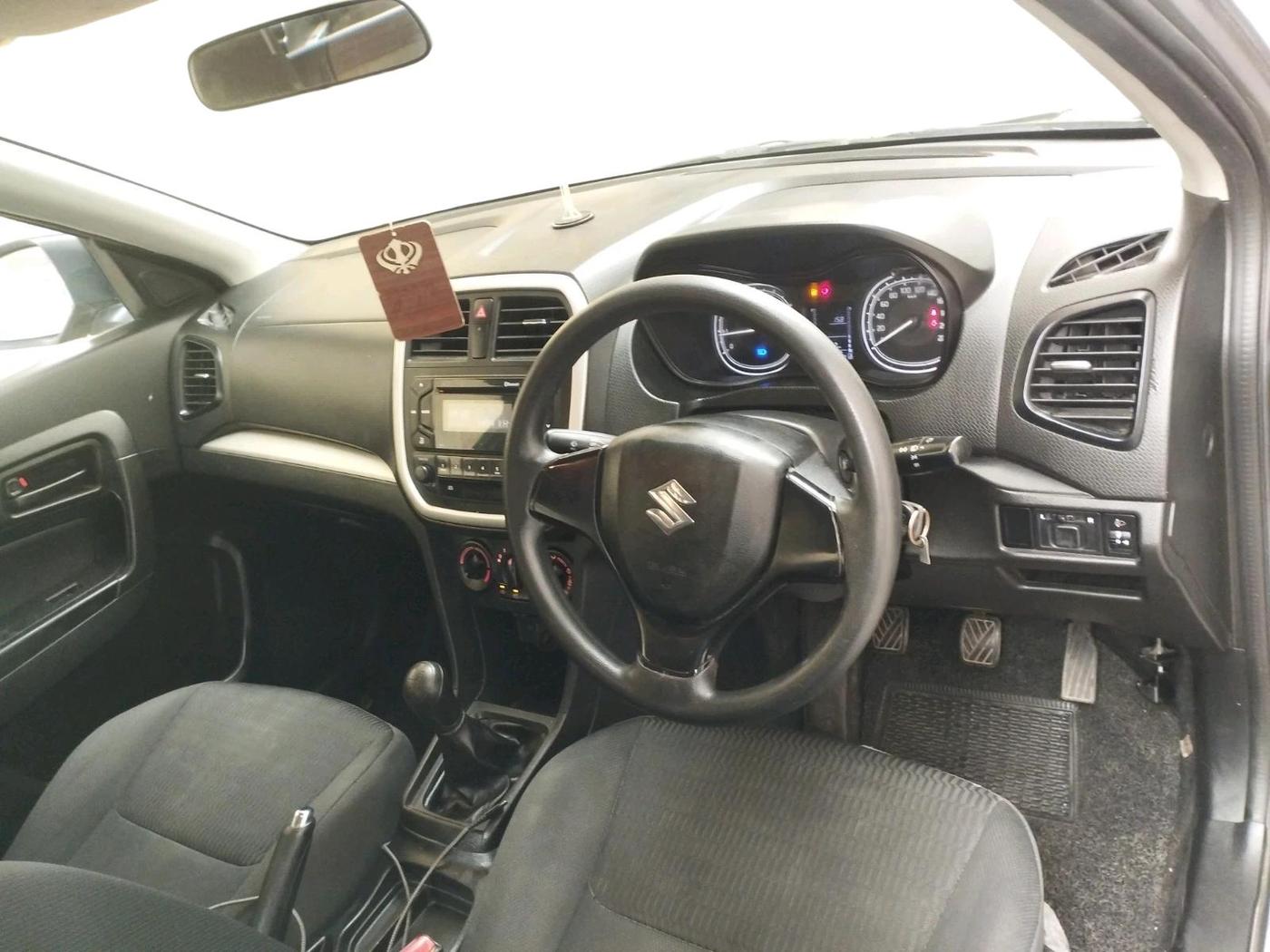 2021 Maruti Vitara Brezza LXI, Petrol, Manual, 29,975 km, interior
