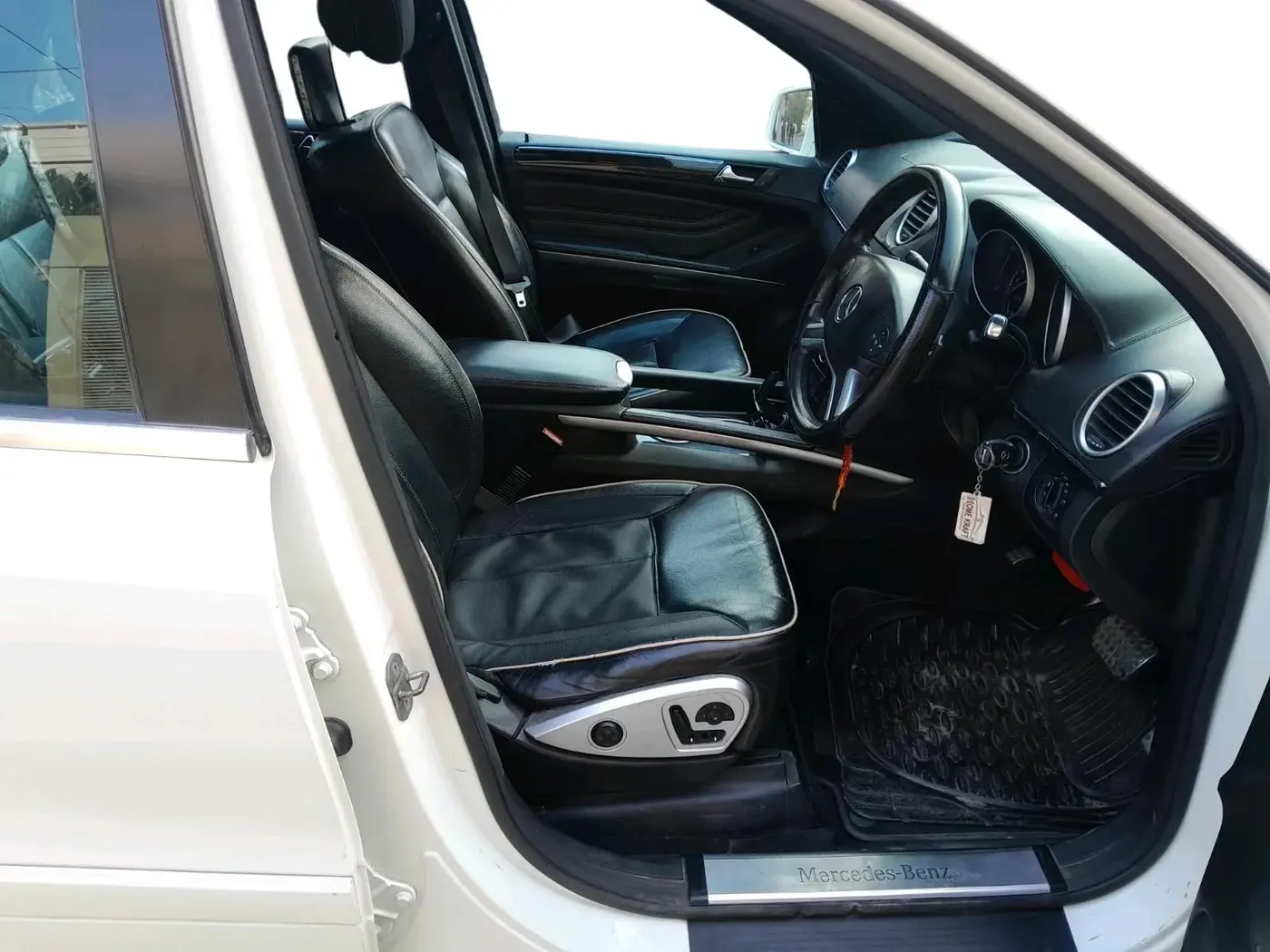 2011 Mercedes Benz Ml Class 350 CDI, Diesel, Automatic, 1,80,000 km, interior